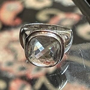 Stunning ring with faceted cut clear stone, sterling silver